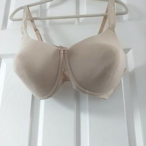 Nude fruit of the loom anti gravity wirefree bra 40 D NWOT
